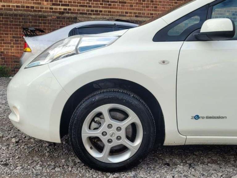 2016 Nissan Leaf 24kWh Acenta Hatchback 5dr Electric Auto (109 bhp) HATCHBACK Electric Automatic