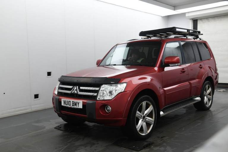 MITSIBISHI SHOGUN ELEGANCE  2010 AUTO 7 SEATER  STUNNING. 