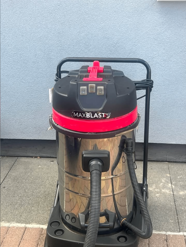 Maxblast Industrial Wet & Dry Vacuum Cleaner – Good Condition