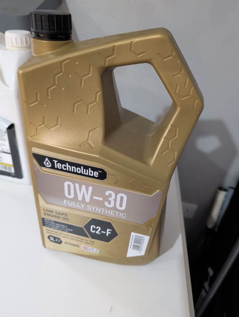 Engine oil 1 litre, free to collector 