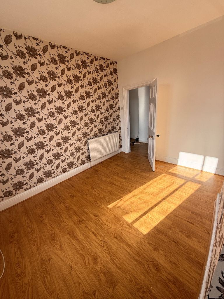 Spacious 3 Bed / 2 Bathroom Flat – Highfields LE2 – Ideal for Students/ Professionals- Available Now