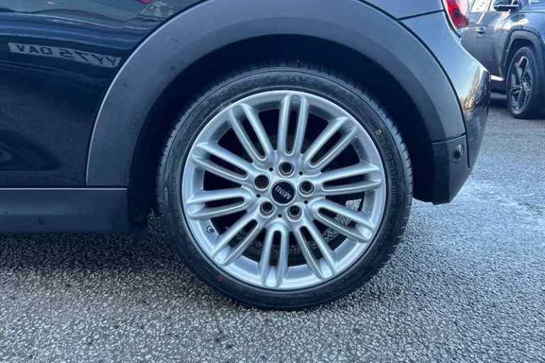 2018 MINI Hatch 1.5 Cooper Hatchback 3dr Petrol Steptronic Euro 6 (s/s) (136 ps) Hatchback Petrol...