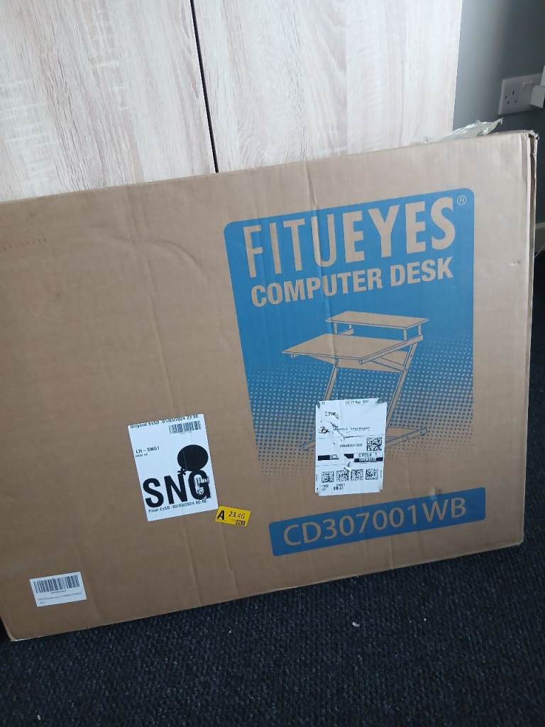 Computer desk