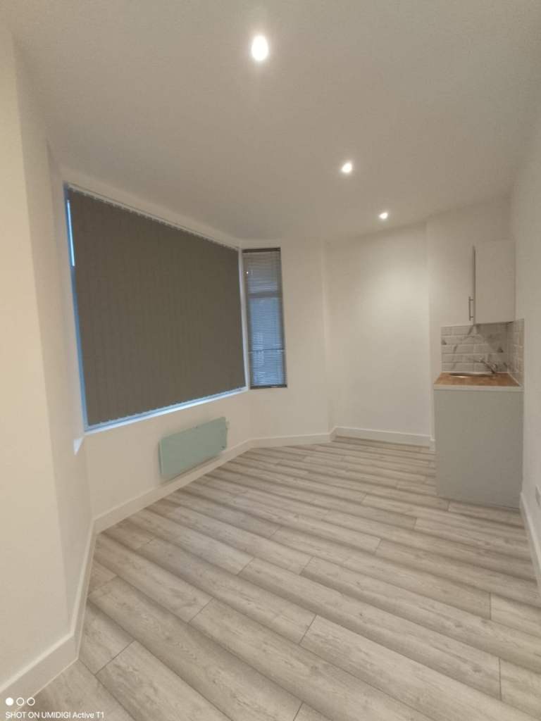 HMO Studio to rent in Lambeth Area, (SW16 2AX) DSS welcome (over 35 years)