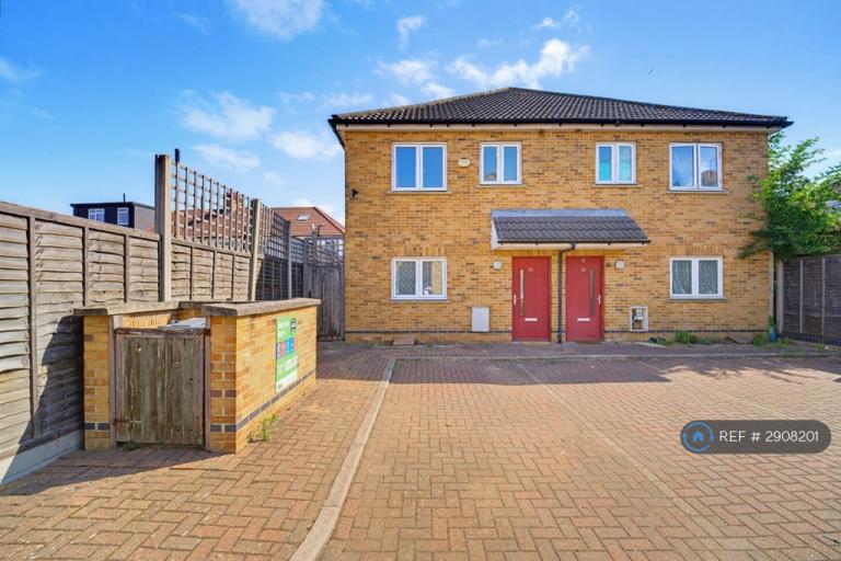 3 bedroom house in Old Manor Road, London, UB2 (3 bed) (#2908201)