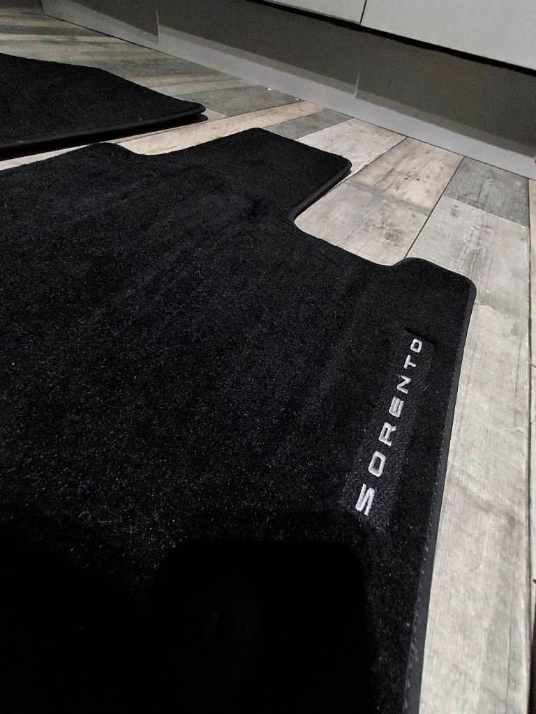 Geniune KIA sorento mats 