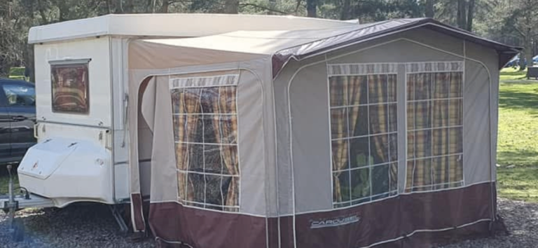 Gobur Carousel 4 birth folding caravan with awning and motormover