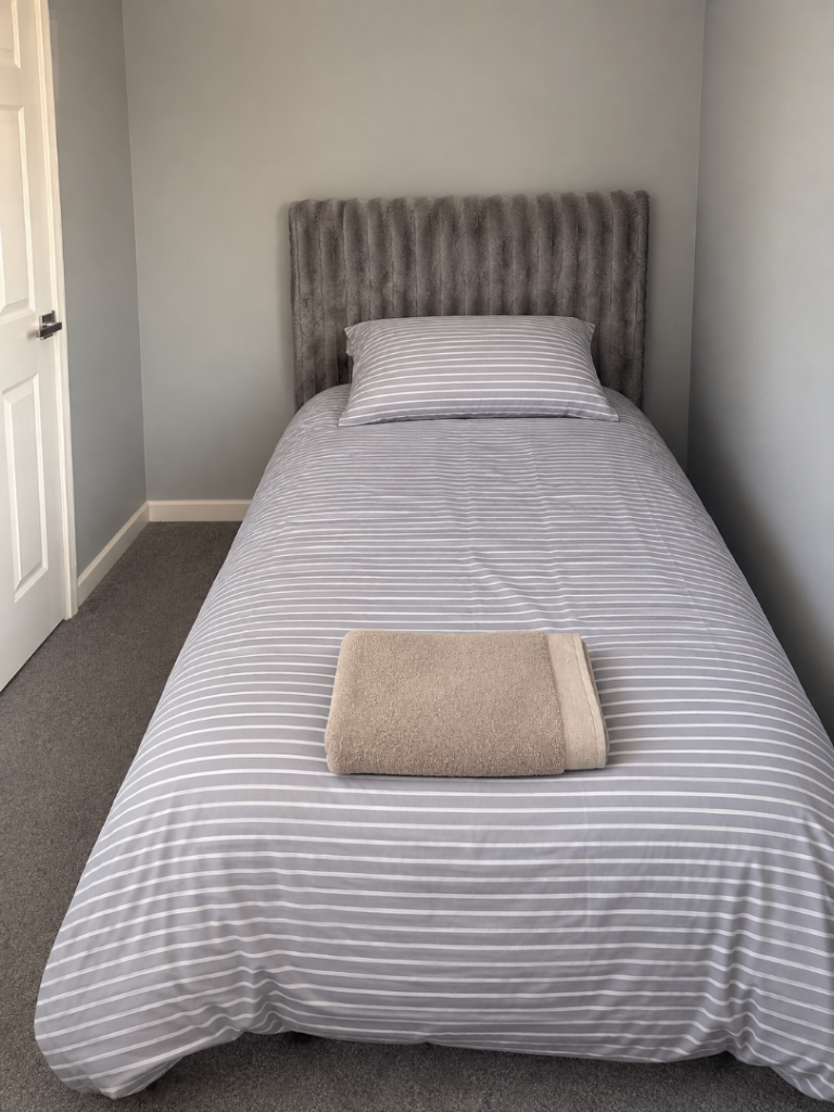 Furnished Single Room in Horley near Gatwick Airport