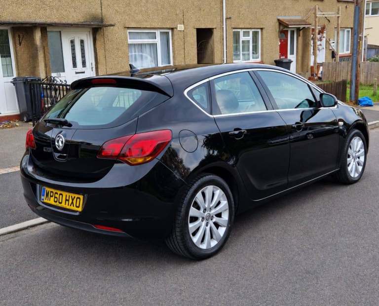 VAUXHALL ASTRA, SRI Hatchback, 2011, Manual, 1686 (cc), 5 doors