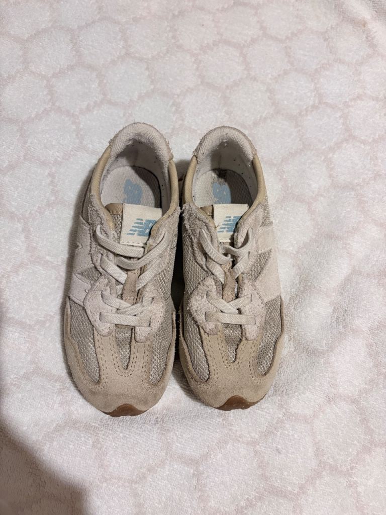 New Balance Kids Trainers – Beige, Fair Condition