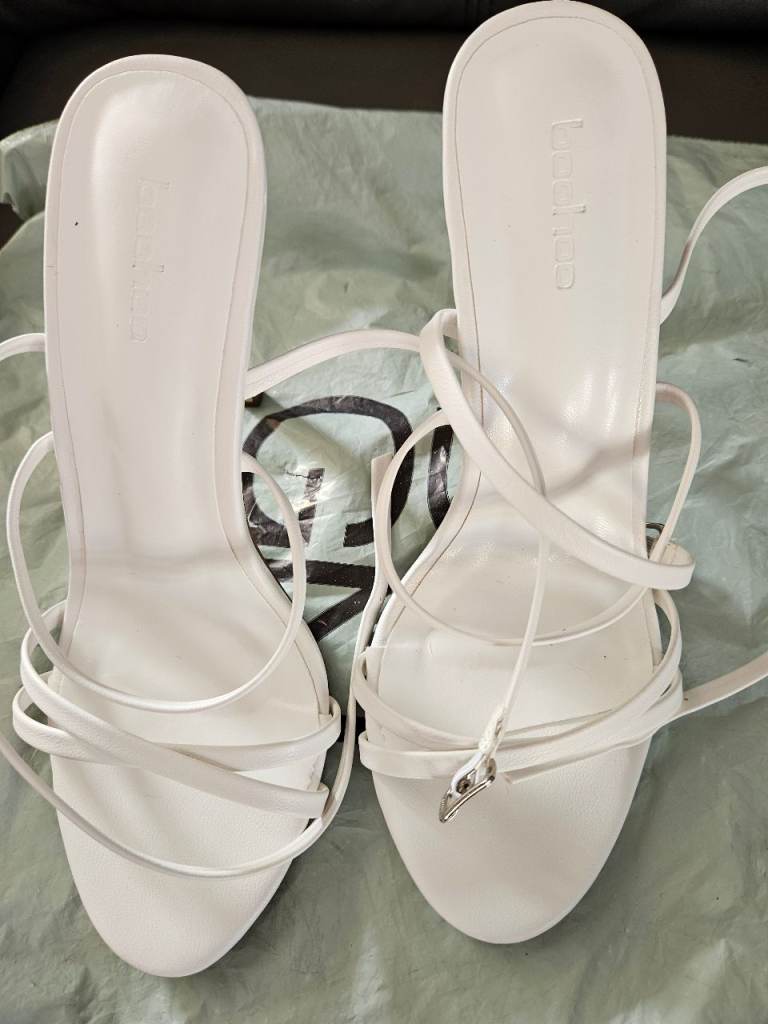 Brand new white size 4 from boohoo