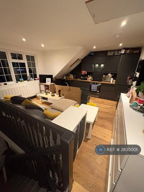 2 bedroom flat in Ashbourne Mansions, London, NW11 (2 bed) (#2835001)