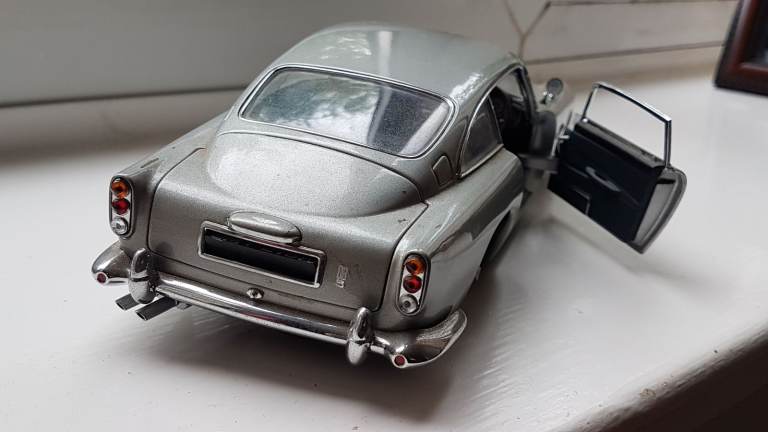 Boxed 007 model car 