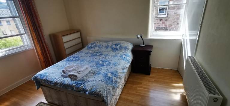 Whole flat to rent Newington near GS of edi uni