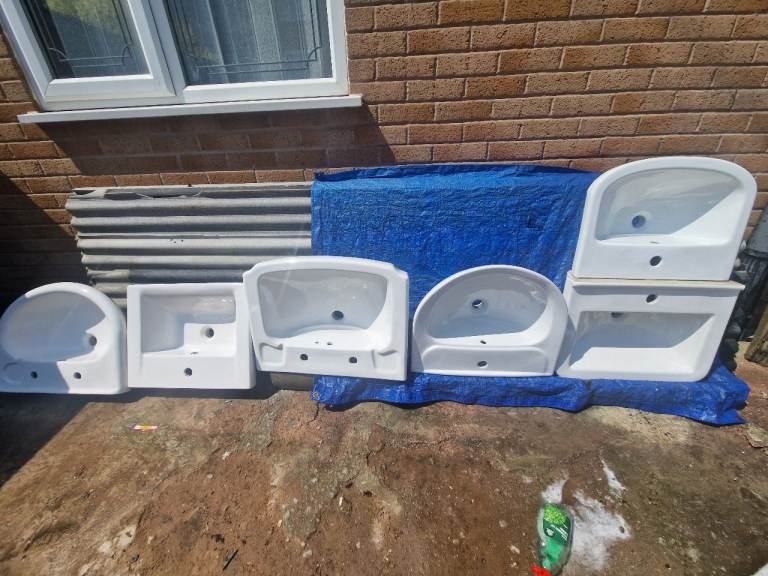 Ceramic Bathroom Wash Basins & Pedestals
