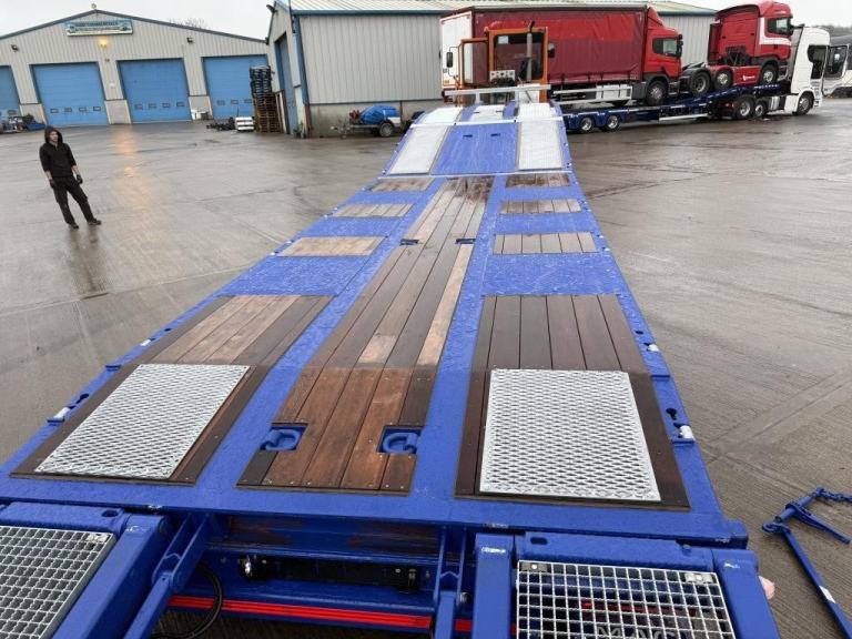 MAC 3 AXLE LOWLOADER WITH LIFTING DECK 