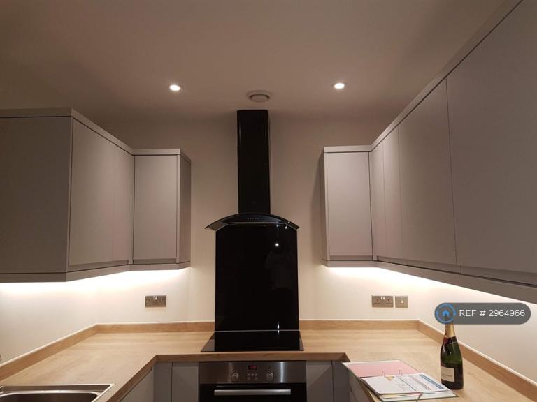 2 bedroom flat in London Street, Basingstoke, RG21 (2 bed) (#2964966)