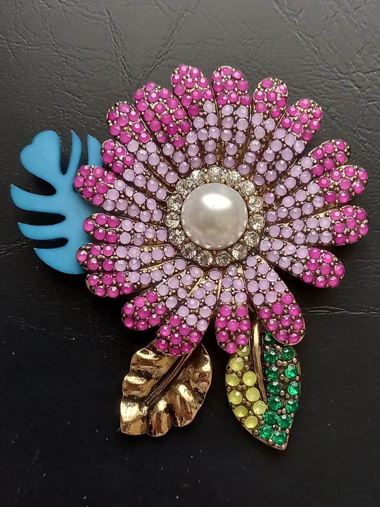 Oasis flower brooch 