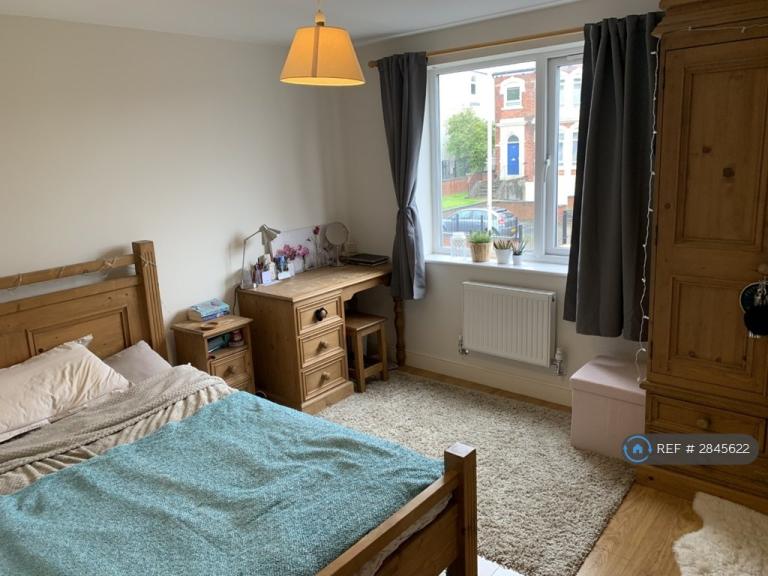 2 bedroom flat in Edwin Road, Leeds, LS6 (2 bed) (#2845622)