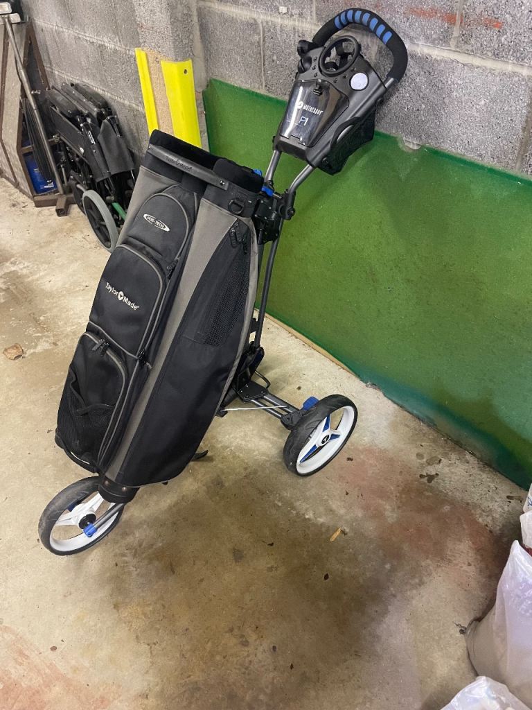 Motocaddy P1 push trolley & Taylormade Vor-Tech trolley bag