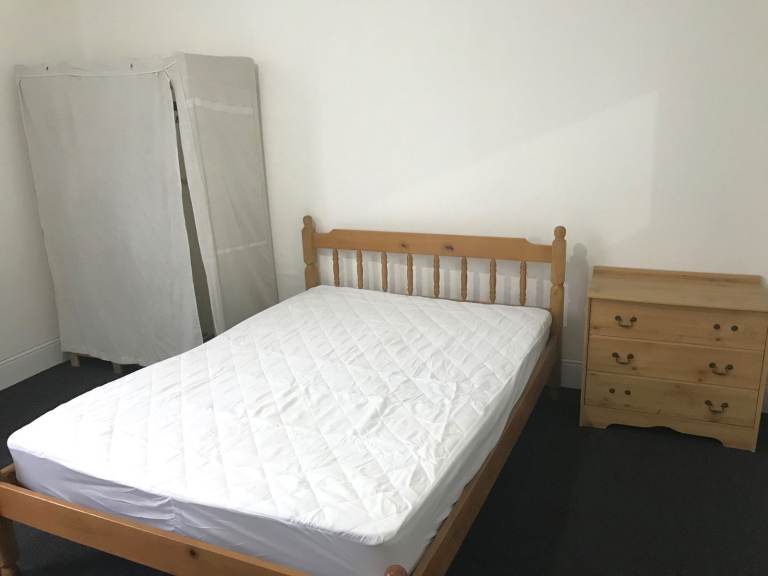 Double room in shared flat - Southampton city centre - BILLS INC - Available NOW