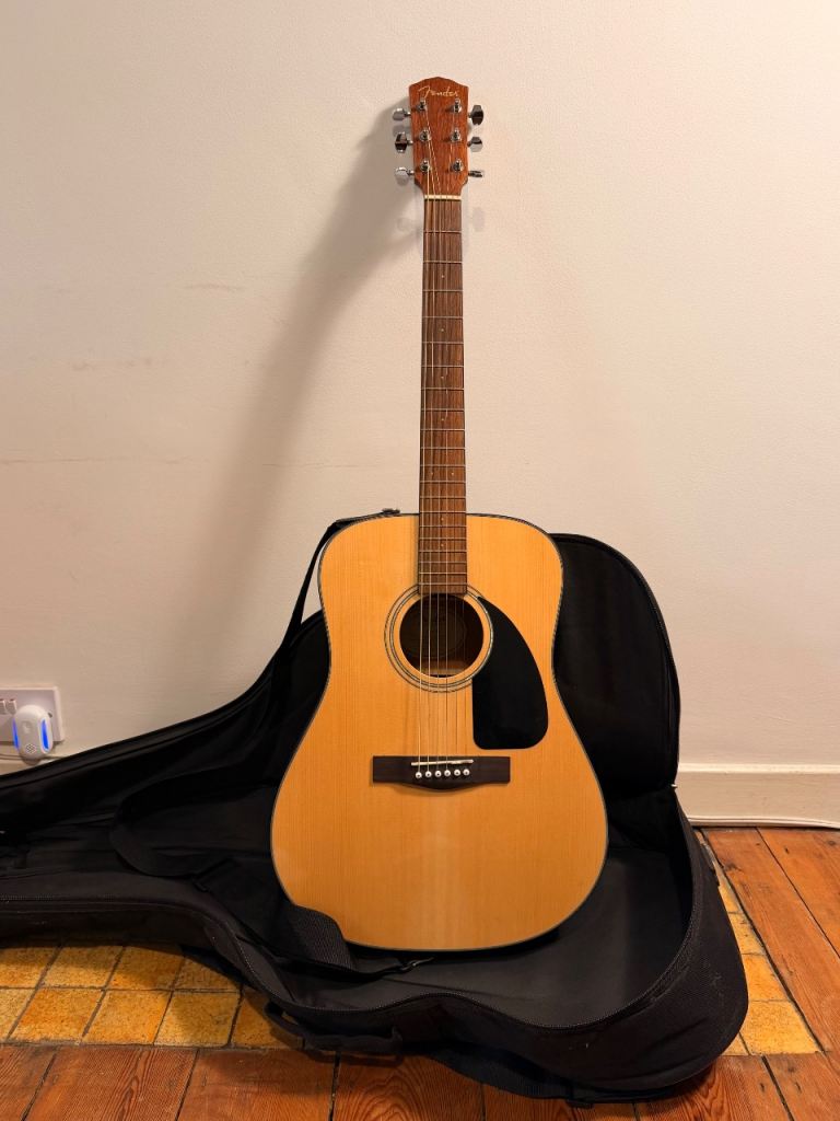 Fender CD-60 NAT Acoustic Guitar + Gig Bag + Brand new guitar strings