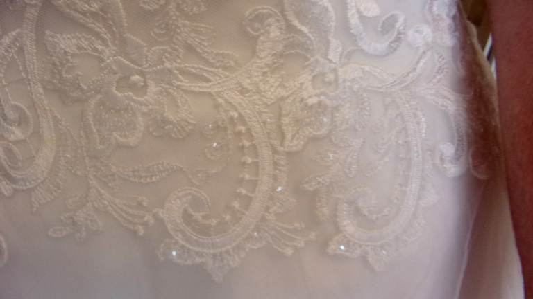 Wedding Ivory dress for sale size UK 18-20/22