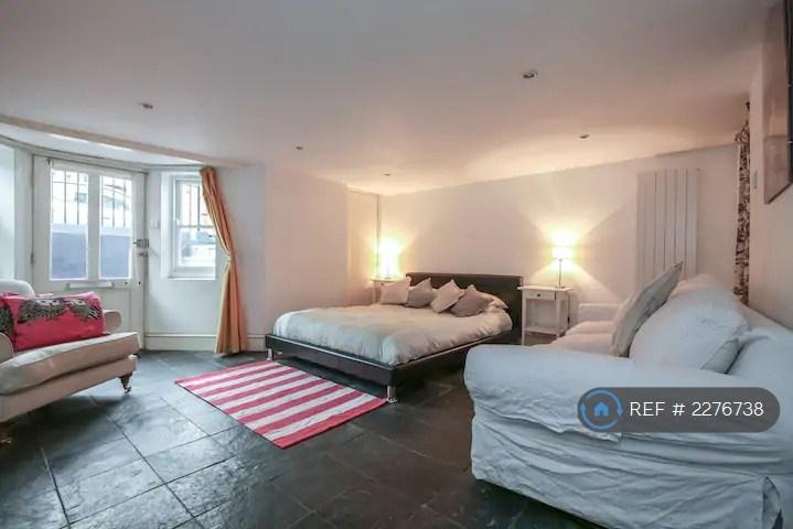 Studio flat in Alconbury Road, London, E5 (#2276738)