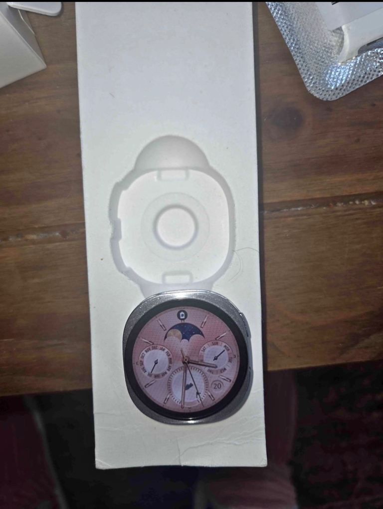  Samsung galaxy watch8 with Extra Straps – Brand New
