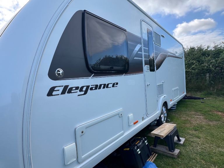 Swift Elegance 580 four berth Island bed 