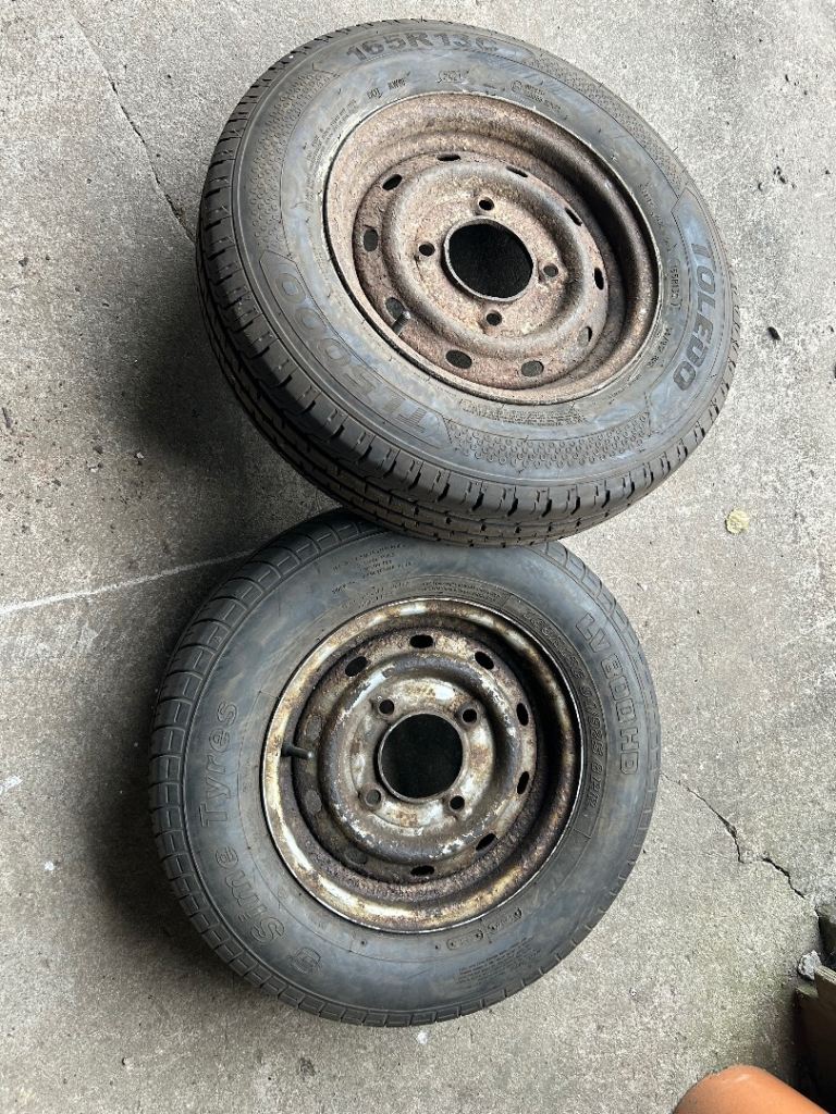 Trailer wheels and tyres 