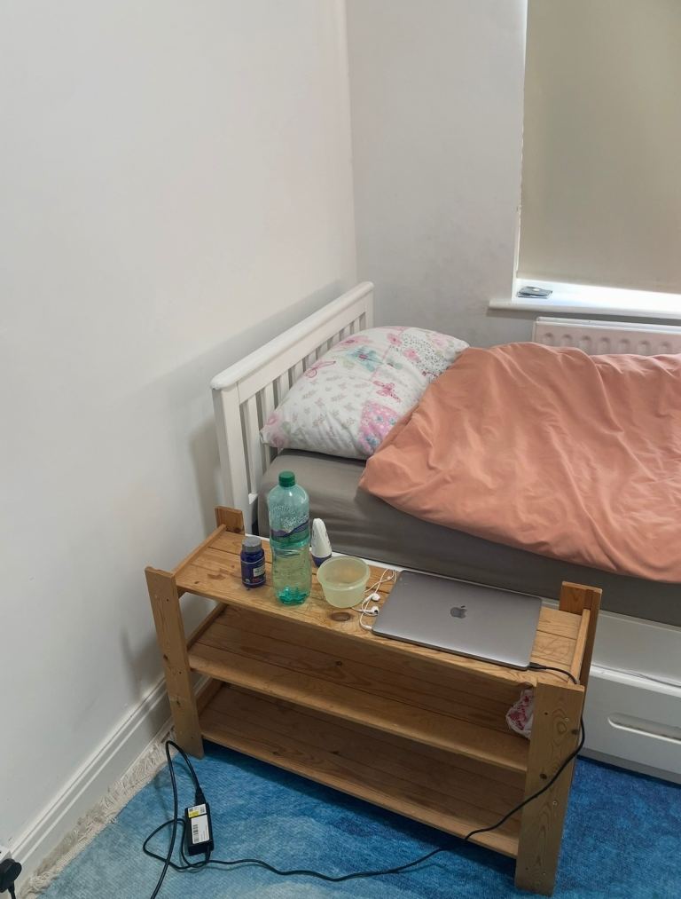 Single bed with drawers 