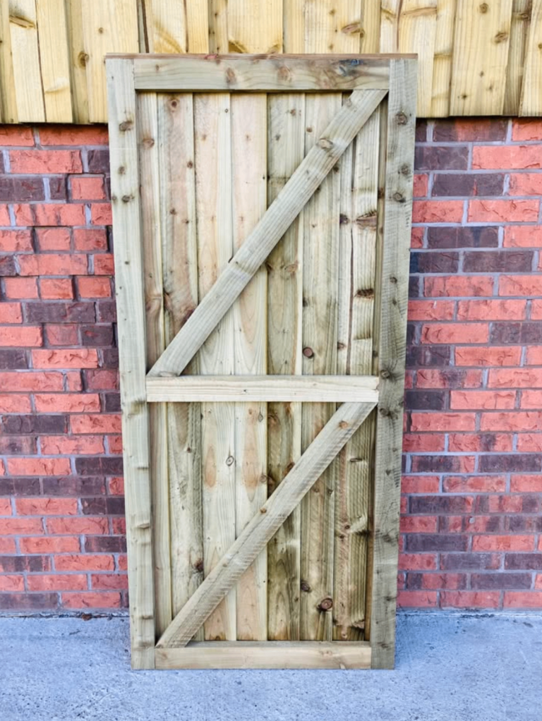 SUPER HEAVY DUTY VERTICAL BOARD GARDEN GATE 6FT TALL X 3FT WIDE TREATED £80 INC NATIONWIDE DELIVERY