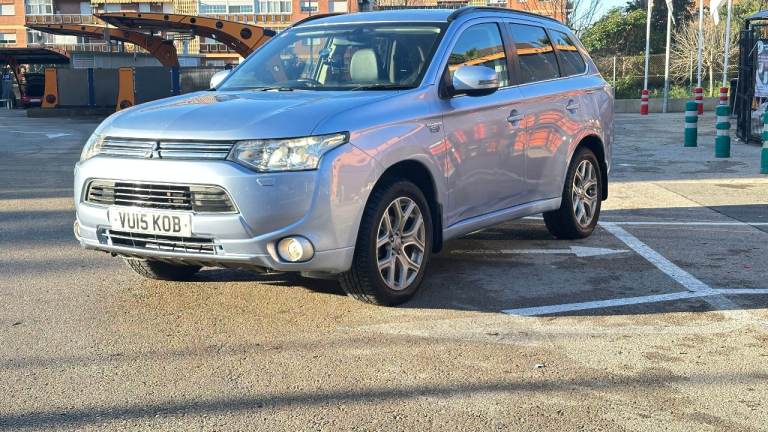 Mitsubishi Outlander PHEV – Reliable, Economical & ULEZ Free Family SUV 🇬🇧