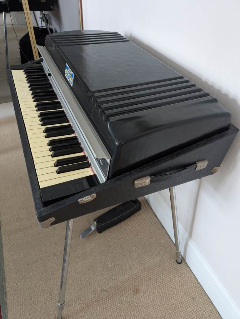 Fender Rhodes 54 Electric Piano with Legs – Good Condition