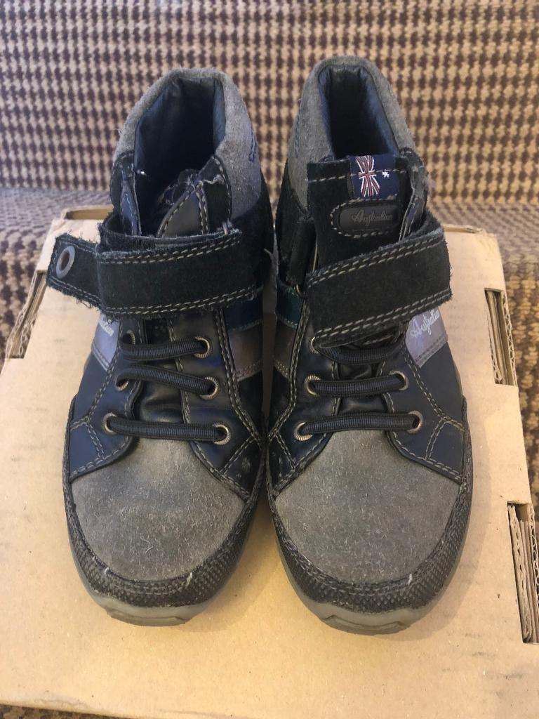Boys high tops shoes size 33