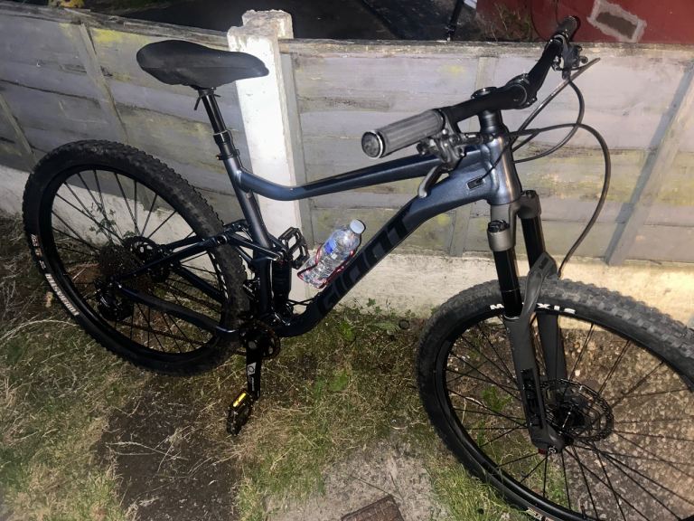Giant Full Suspension Mountain Bike – Good Condition