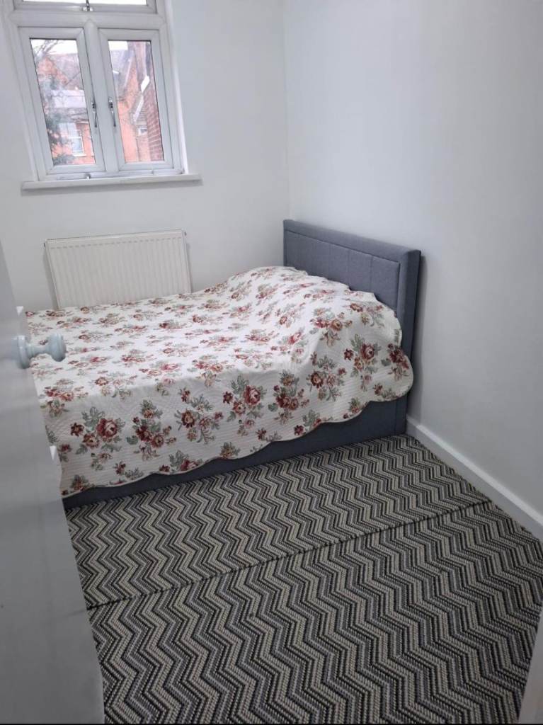 ENTIRE SIDE HOUSE RENT 