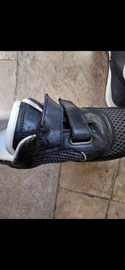 Hugo boss kid's shoes size uk 4