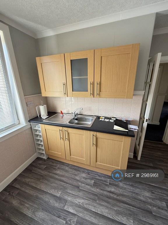 2 bedroom flat in Barnes Avenue, Dundee, DD4 (2 bed) (#2989161)