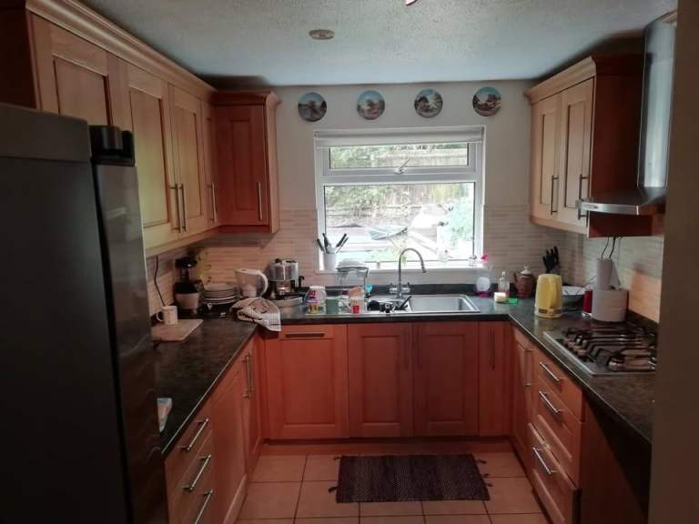 single room to let, conniburrow 