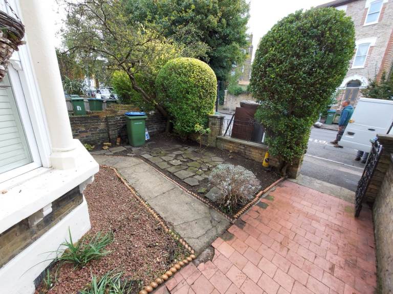Garden and landscaping work. Concrete slabs fencing decking in london