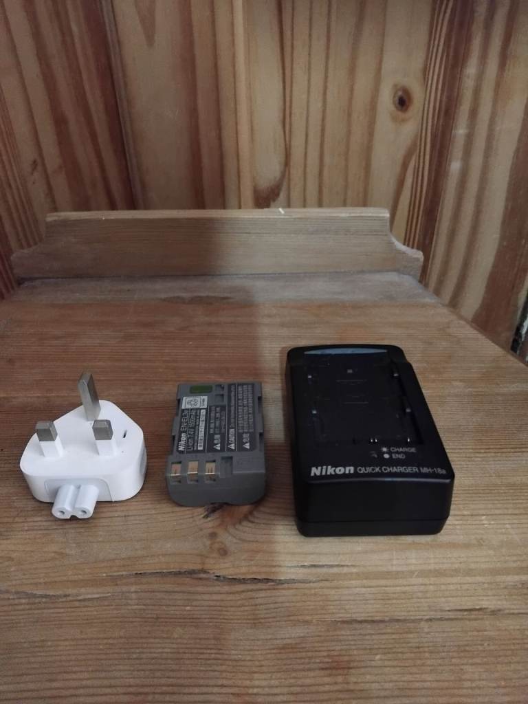 Nikon MH-18a Quick Battery Charger