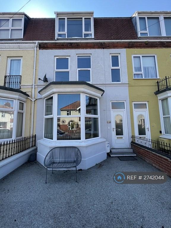6 bedroom house in North Denes Road, Great Yarmouth, NR30 (6 bed) (#2742044)