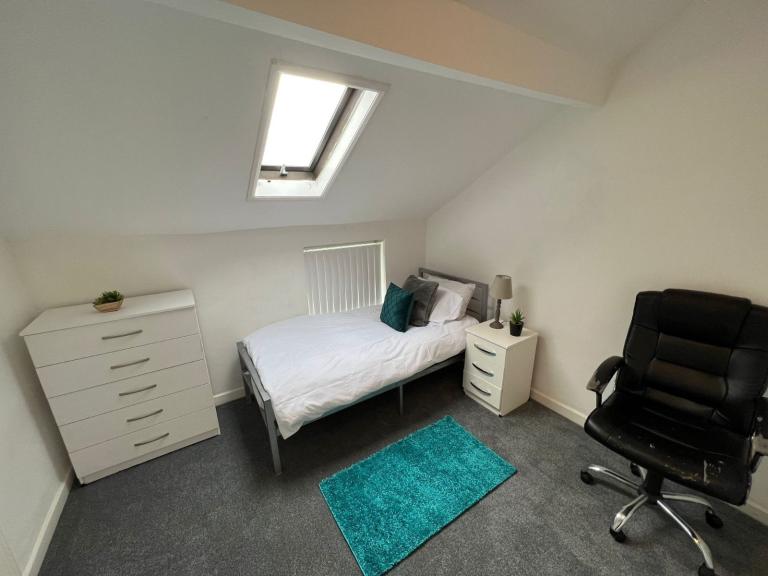 🔑 Rent-Free Double Room in Alum Rock – Move In Now | UC/DSS
