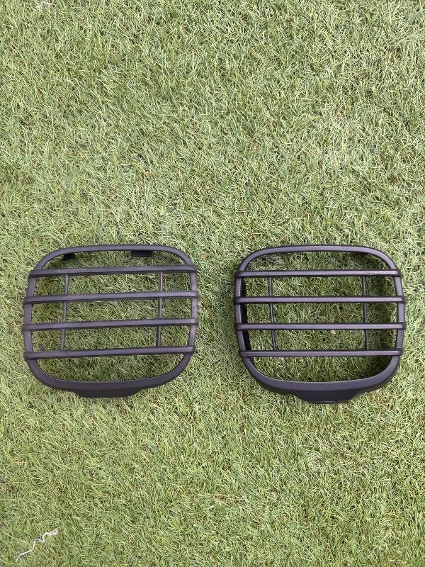 SUBARU FORESTER SF SF5 NSF OSF PASSENGER  DRIVER SIDE FRONT FOG LIGHT GRILLE