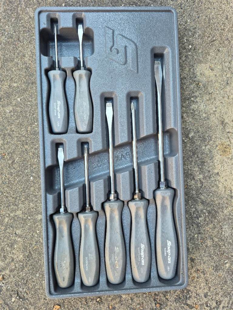 Snap-on Screwdriver Set with Tray – Good Condition