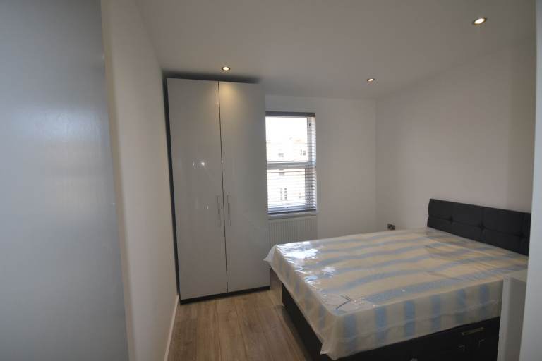 DOUBLE ROOM TO RENT - ALL BILLS INCLUDED.