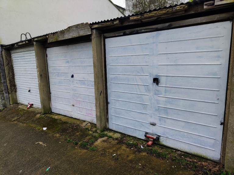 Garage: Fantastic Location, Only £150 pcm