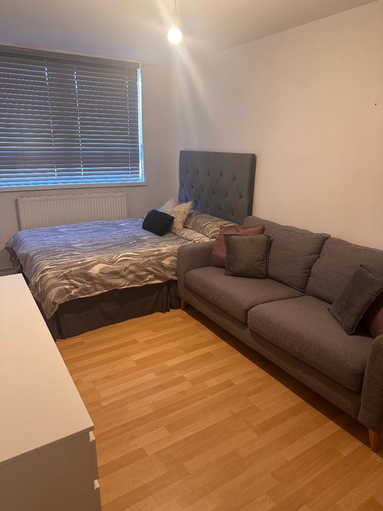 Spacious Double Room - East London 